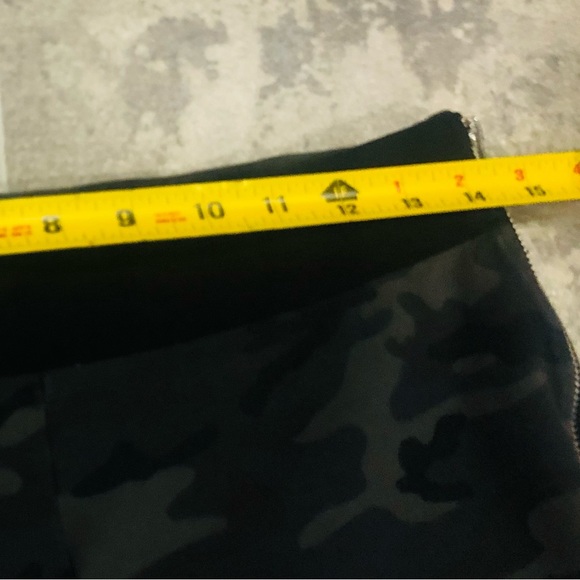 ❤️‍🔥GAP-NWOT❤️‍🔥Ladies Camouflage Pants❤️‍🔥Measurements in Photos❤️‍🔥 - Picture 15 of 16